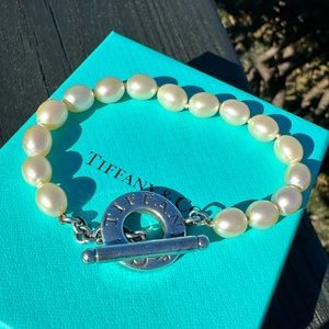 Tiffany & Co freshwater pearl toggle bracelet-VINTAGE